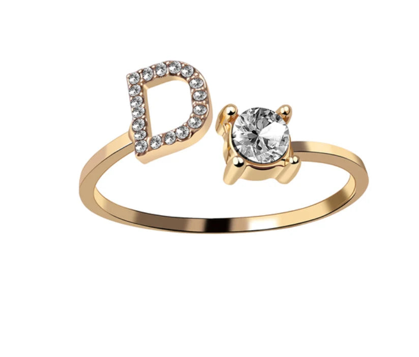 Goldener Buchstaben Ring