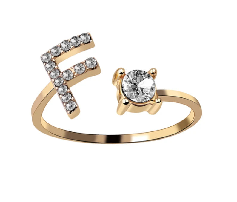Goldener Buchstaben Ring