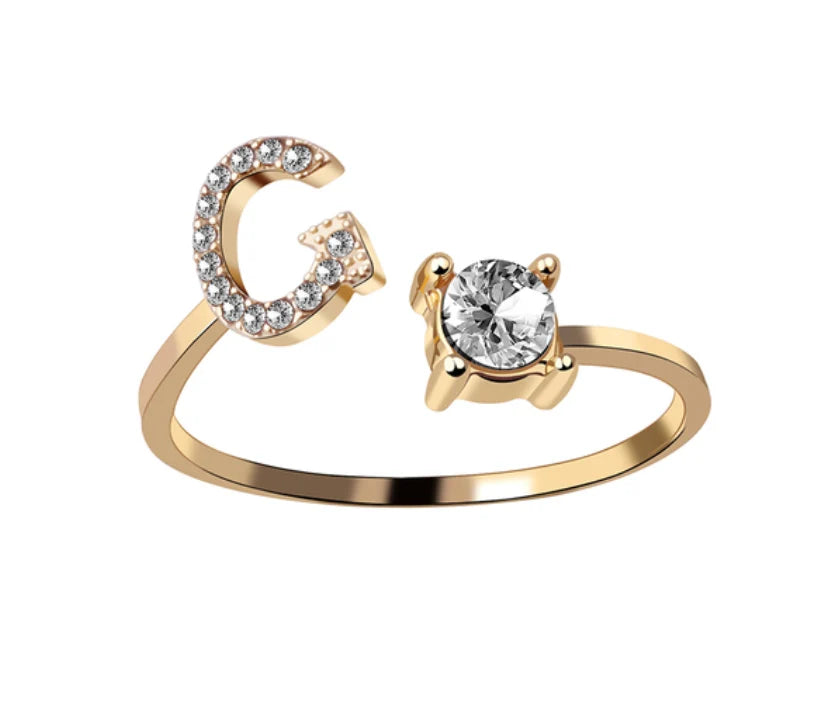Goldener Buchstaben Ring