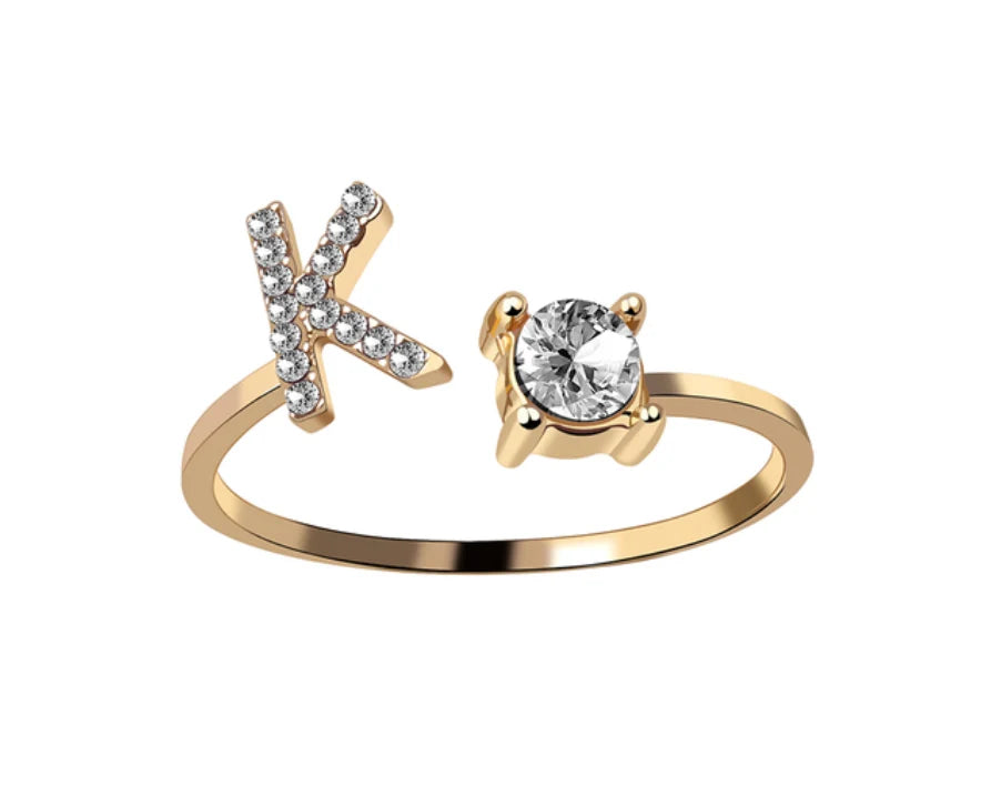 Goldener Buchstaben Ring