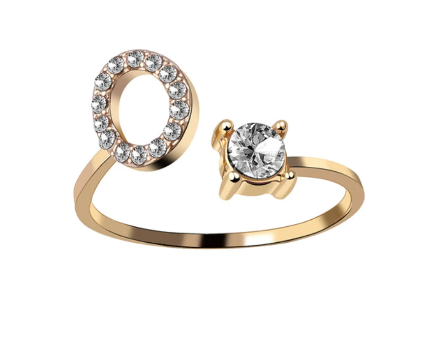 Goldener Buchstaben Ring