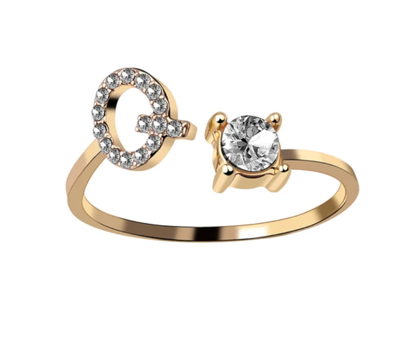 Goldener Buchstaben Ring
