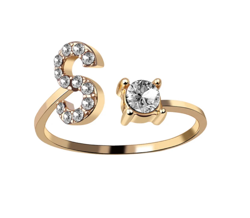 Goldener Buchstaben Ring