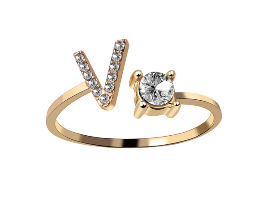 Goldener Buchstaben Ring